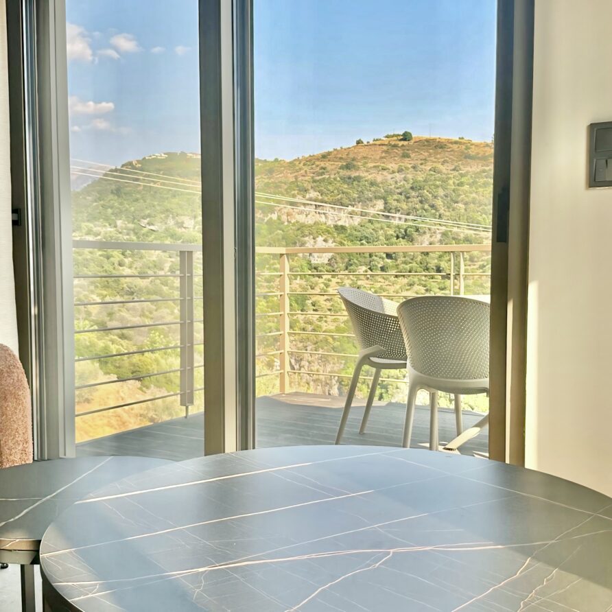 Nodeas Luxurious Villas Ενοικιαζόμενη βίλλα Μεγάλη Μαντίνεια Καλαμάτα Μεσσηνίας Airbnb Εταιρεία Διαχείρισης Καταλυμάτων Perla Homes