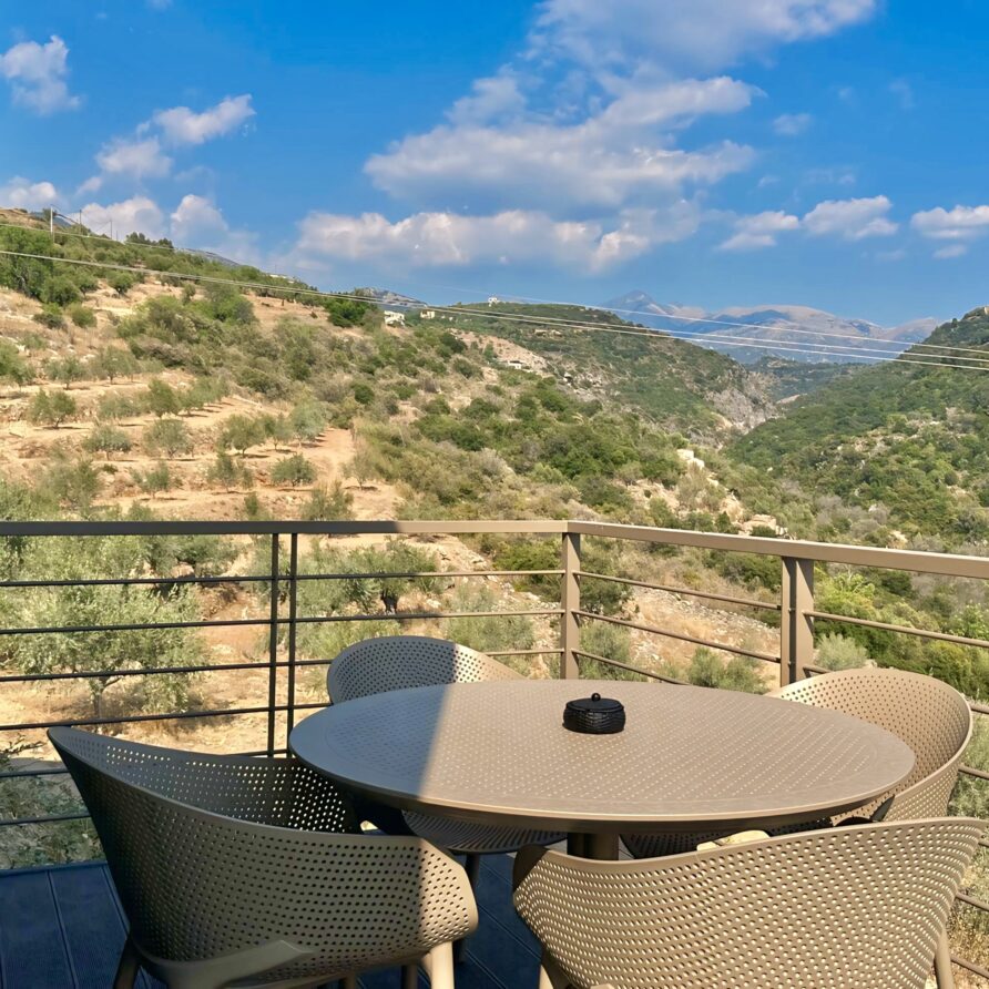 Nodeas Luxurious Villas Ενοικιαζόμενη βίλλα Μεγάλη Μαντίνεια Καλαμάτα Μεσσηνίας Airbnb Εταιρεία Διαχείρισης Καταλυμάτων Perla Homes