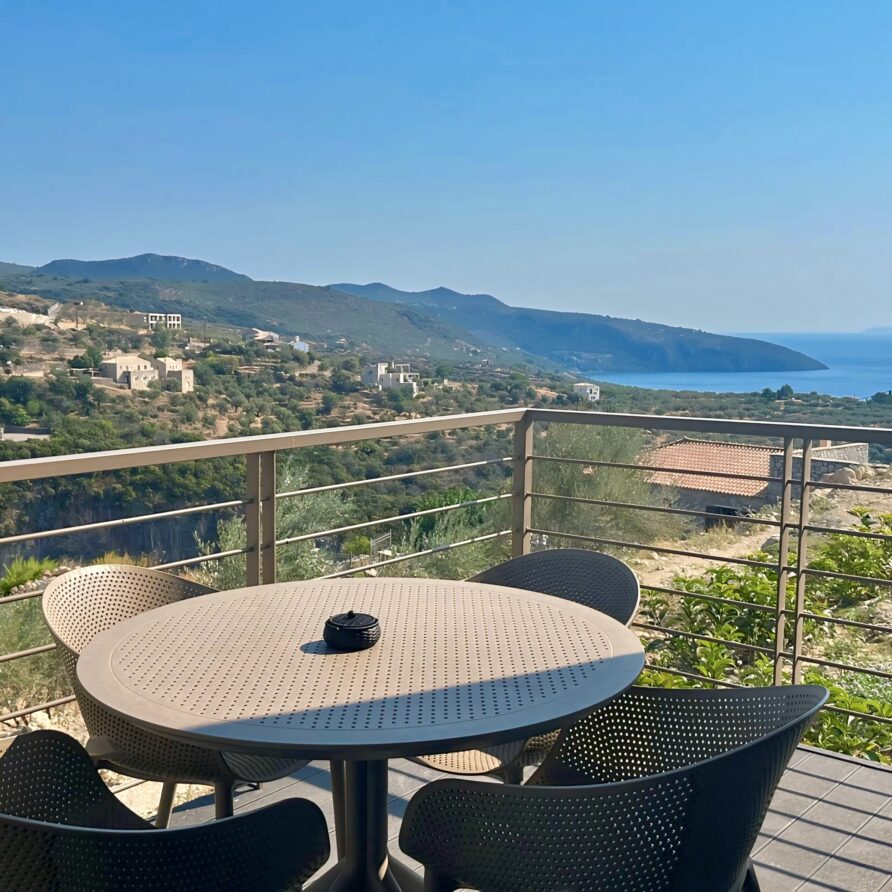 Nodeas Luxurious Villas Ενοικιαζόμενη βίλλα Μεγάλη Μαντίνεια Καλαμάτα Μεσσηνίας Airbnb Εταιρεία Διαχείρισης Καταλυμάτων Perla Homes