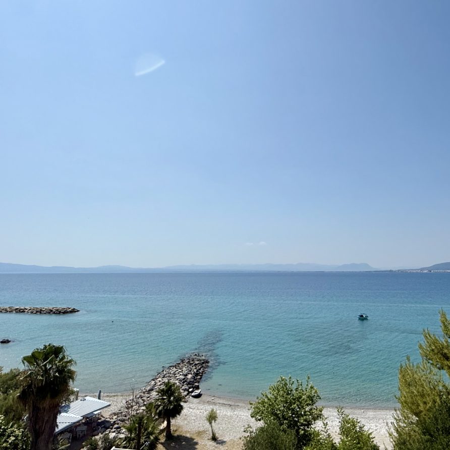 Ενοικιαζόμενο διαμέρισμα Brisa del Mar για διακοπές στην Μίκρα Μαντινεία Airbnb Εταιρεία Διαχείρισης Καταλυμάτων Perla Homes
