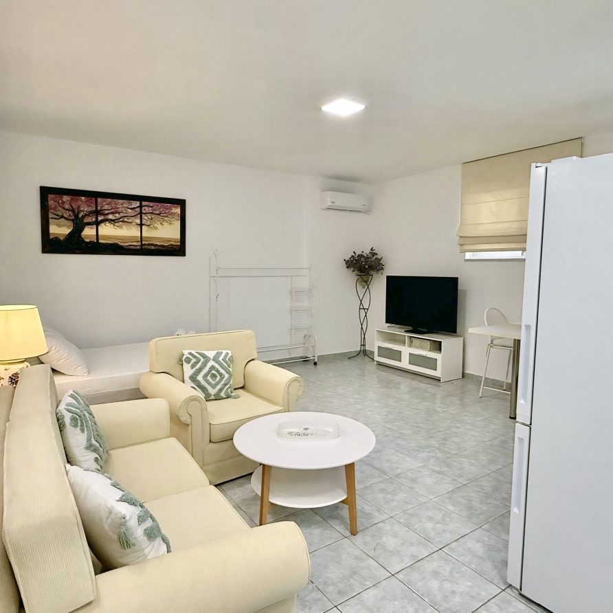 Ενοικιαζόμενο διαμέρισμα Andrianna's Garden για διακοπές στην Καλαμάτα Airbnb Εταιρεία Διαχείρισης Καταλυμάτων Perla Homes