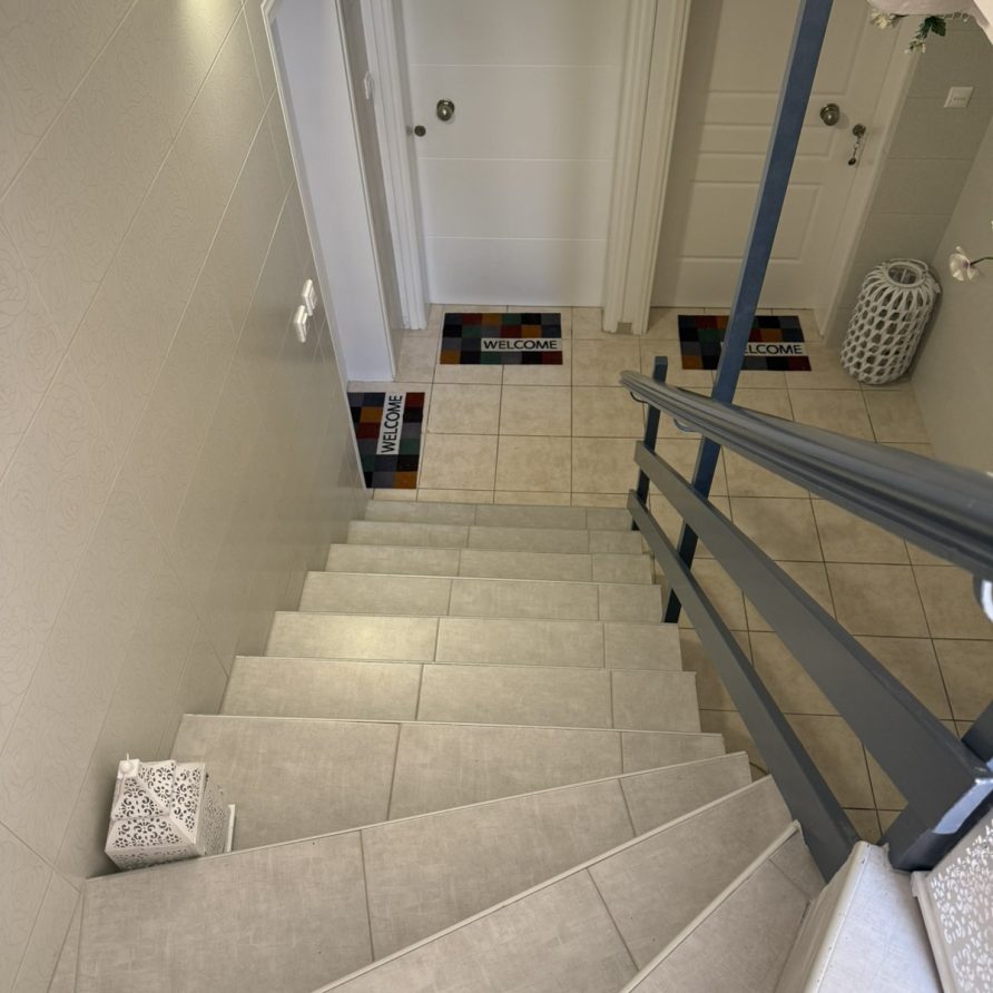 Ενοικιαζόμενο διαμέρισμα Andrianna's Garden για διακοπές στην Καλαμάτα Airbnb Εταιρεία Διαχείρισης Καταλυμάτων Perla Homes