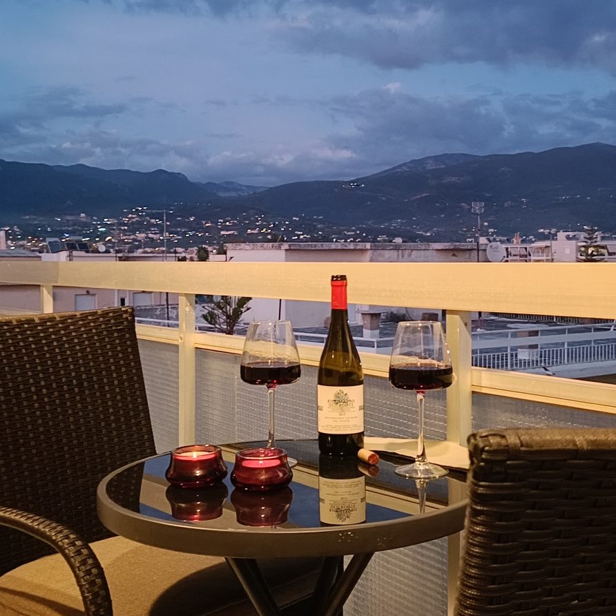 Ενοικιαζόμενο διαμέρισμα Ethereal Luxury Apartment για διακοπές στην Καλαμάτα Airbnb Εταιρεία Διαχείρισης Καταλυμάτων Perla Homes