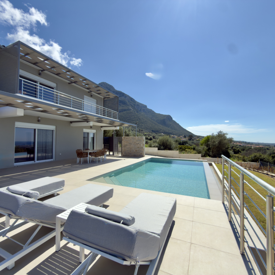 Villa Luna Sol Ενοικιαζόμενη βίλα Κυπαρισσία Airbnb Εταιρεία Διαχείρισης Καταλυμάτων Perla Homes