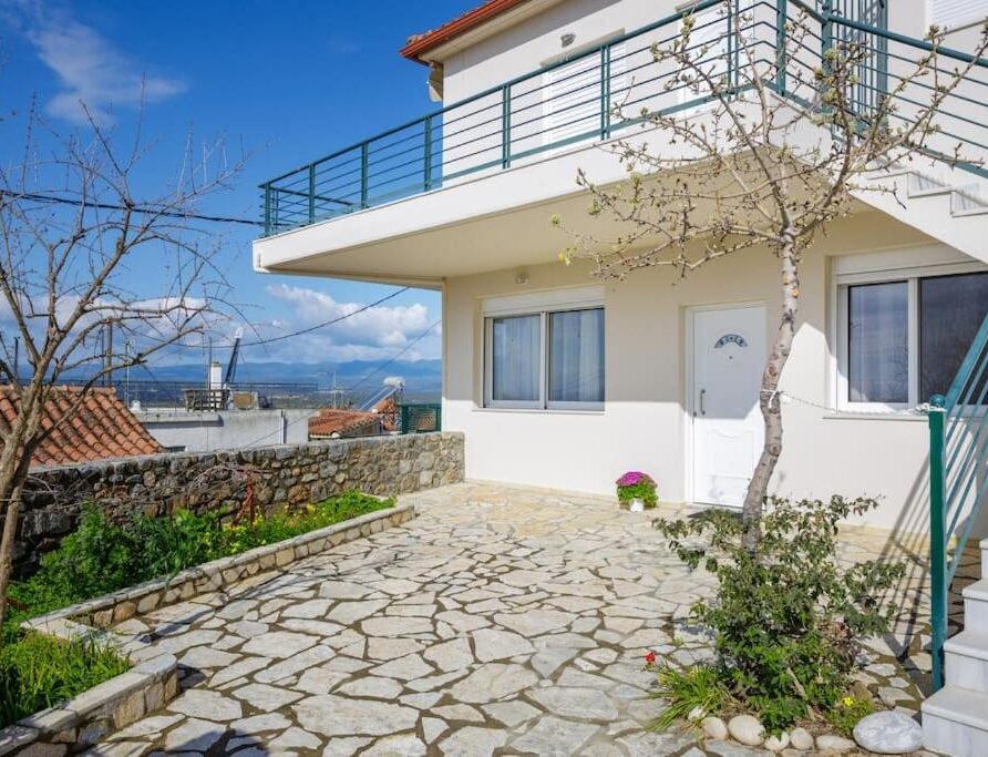 Over the Hill Ενοικιαζόμενο κατάλυμα Καλαμάτα Μεσσηνίας Airbnb Εταιρεία Διαχείρισης Καταλυμάτων Perla Homes