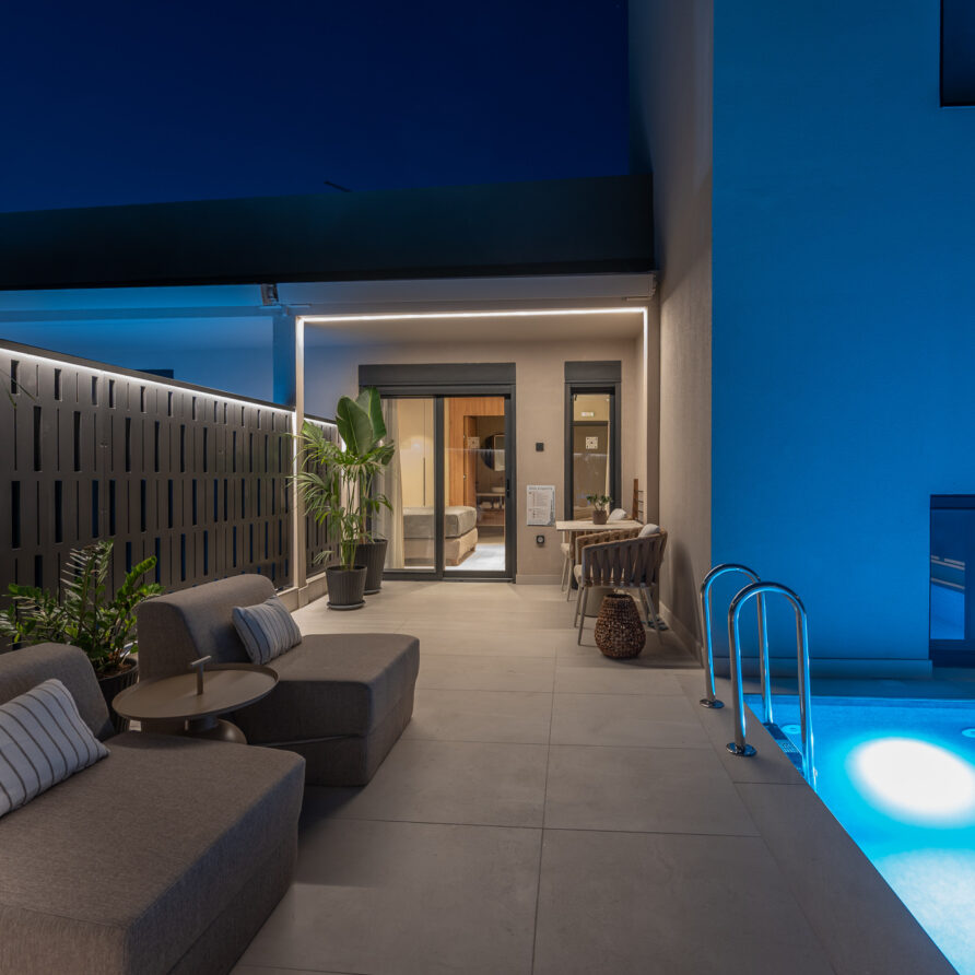 Suite with Private Pool A04
