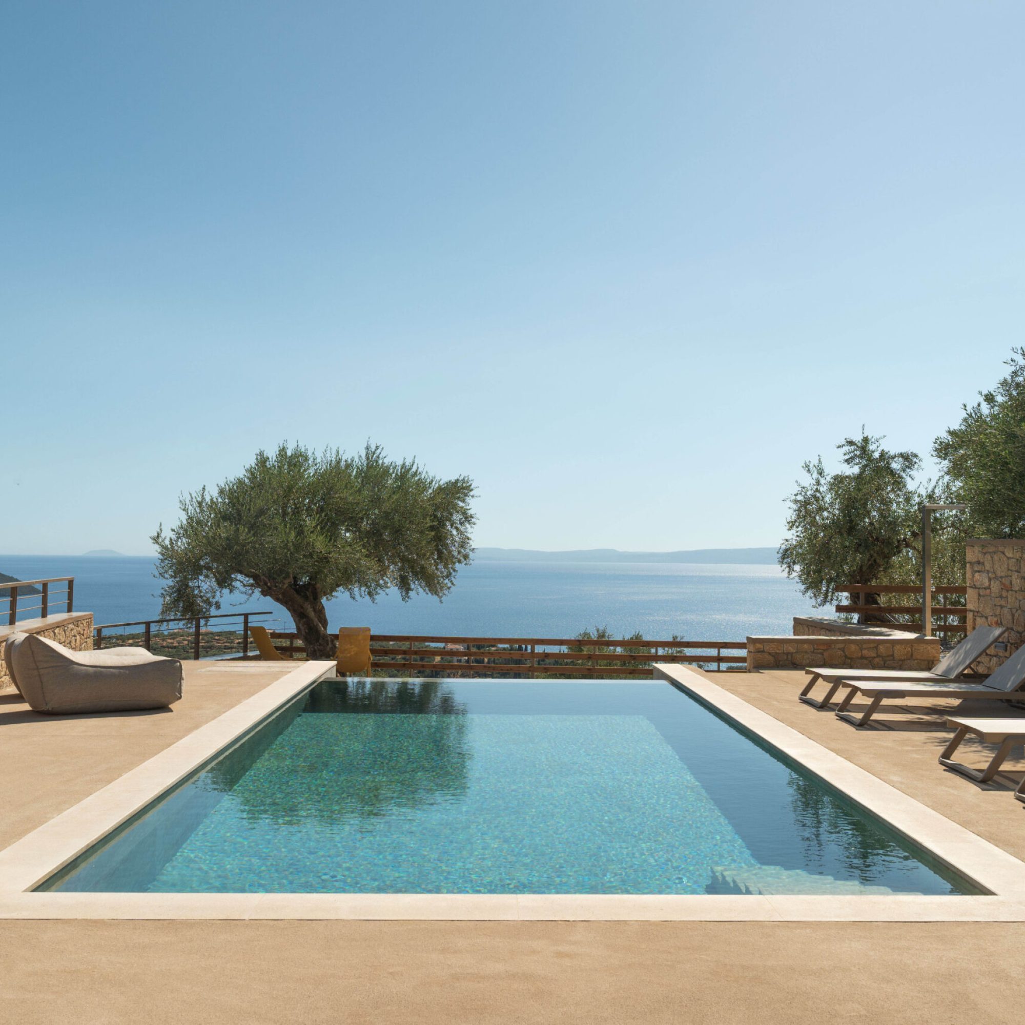 Nodeas Luxurious Villas Ενοικιαζόμενη βίλλα Μεγάλη Μαντίνεια Καλαμάτα Μεσσηνίας Airbnb Εταιρεία Διαχείρισης Καταλυμάτων Perla Homes